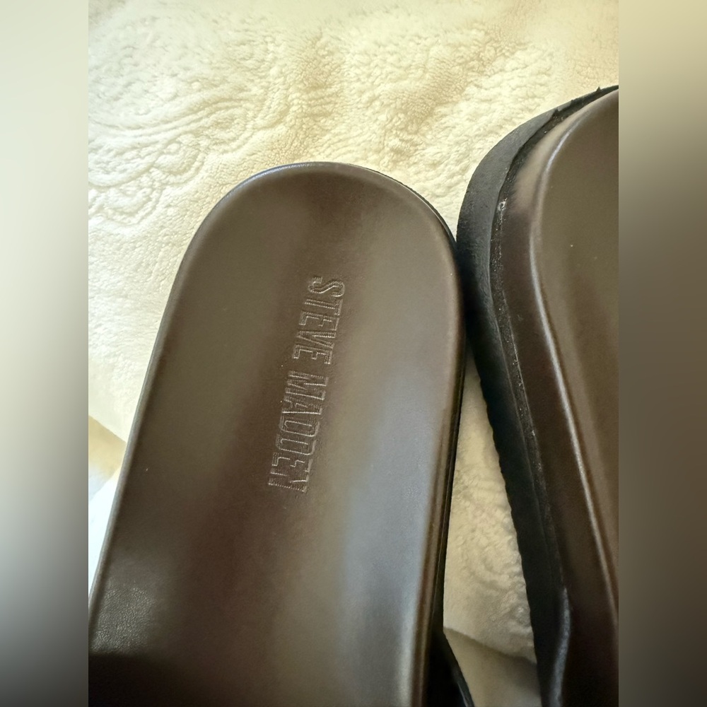AUTHENTIC Steve Madden Dark Brown Sandals with Gold Buckle FIRM PRICE - Picture 4 of 7